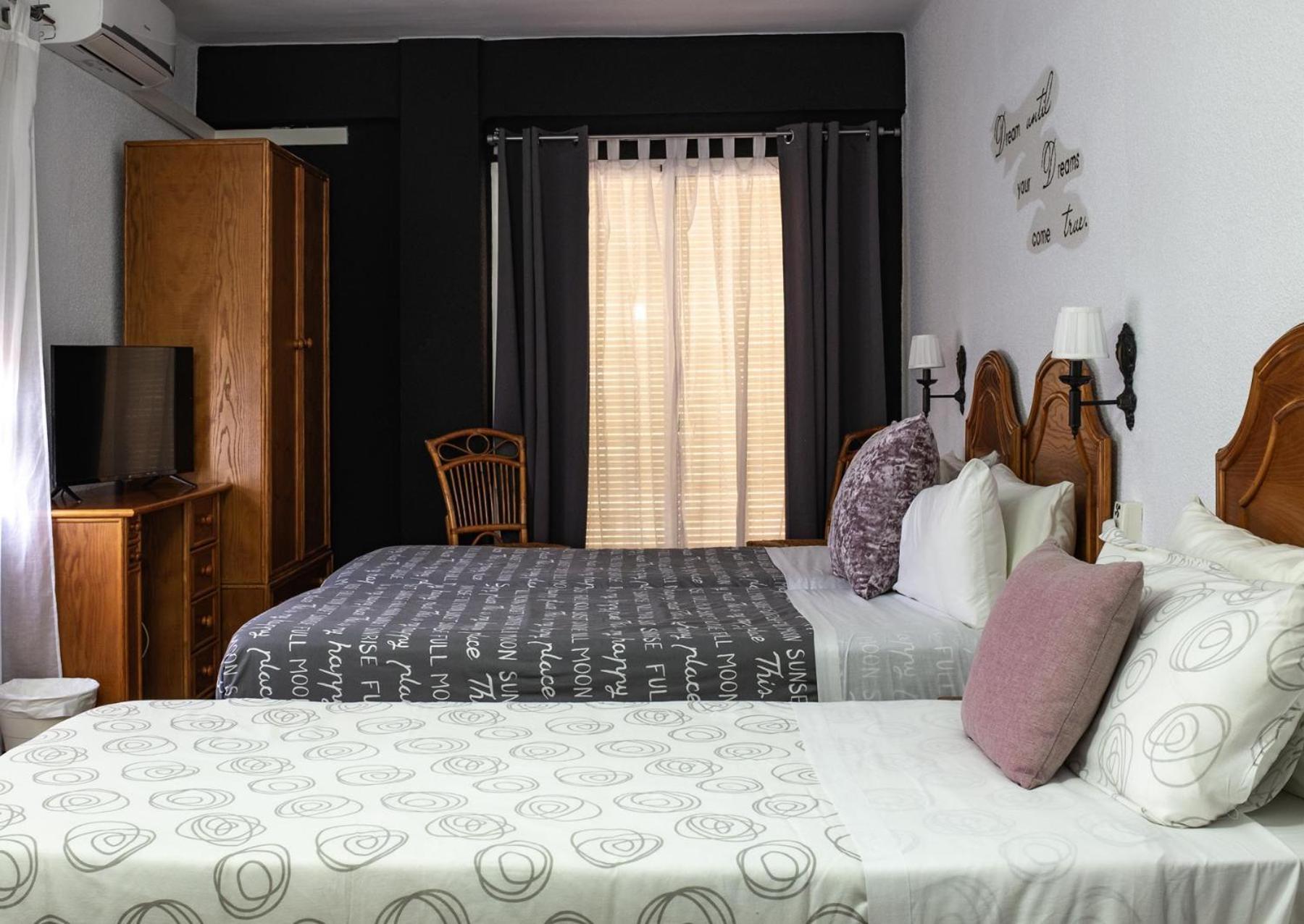 Hostal Victoria Altura Exterior photo