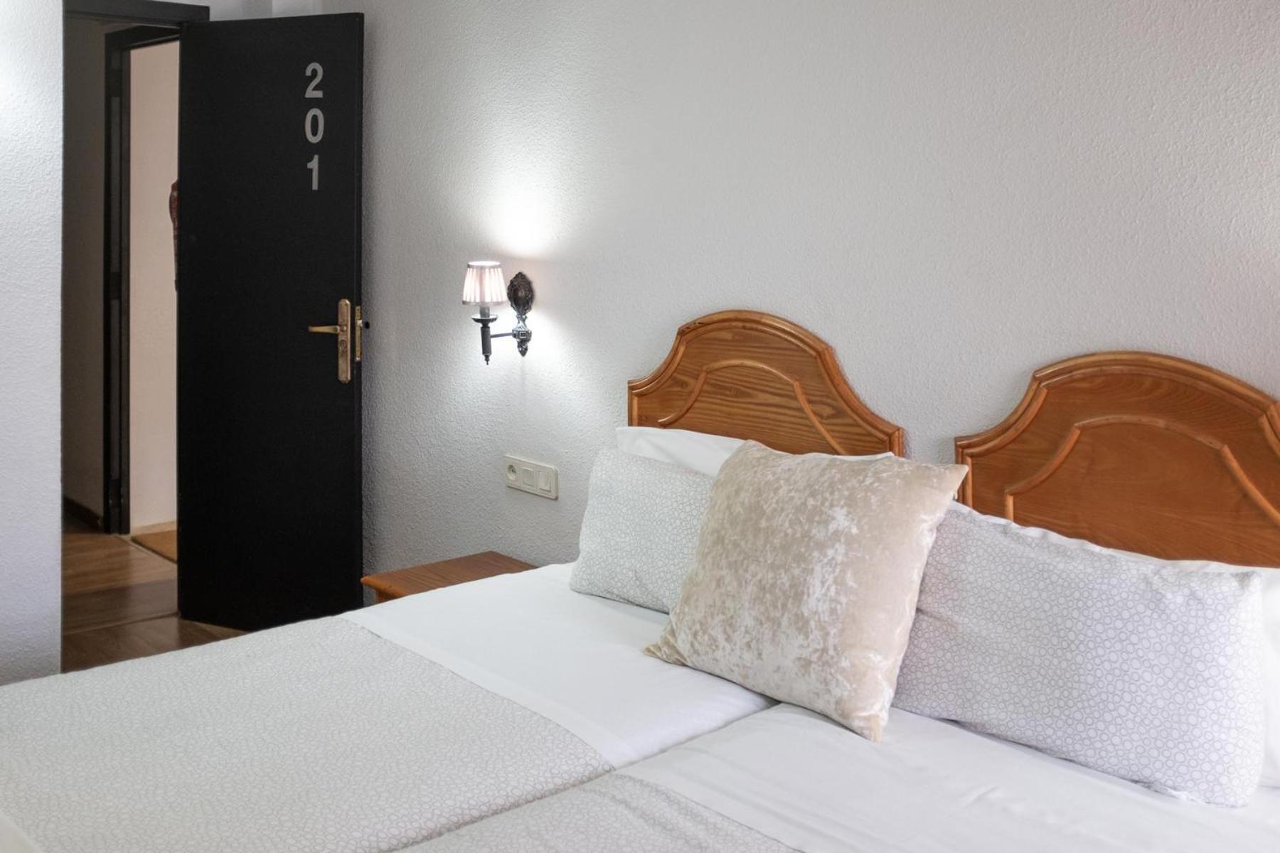 Hostal Victoria Altura Exterior photo